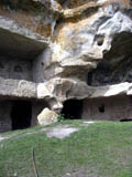 Первые пещеры